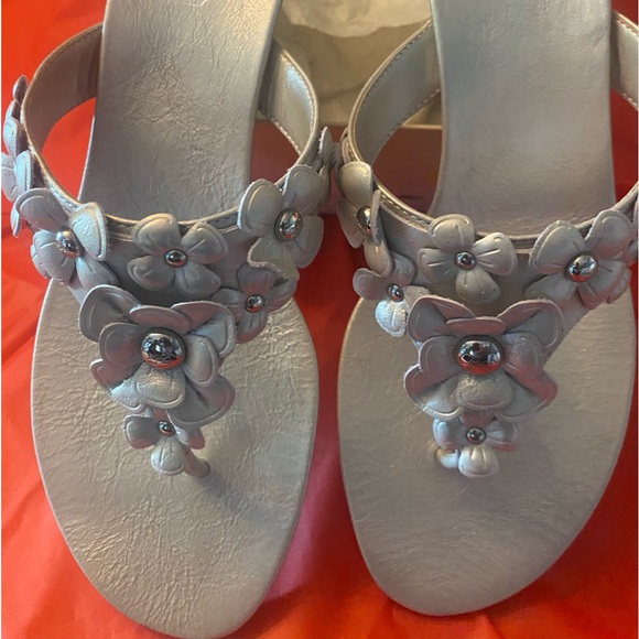 Coach silver sandal size 9 New - Picture 1 of 5